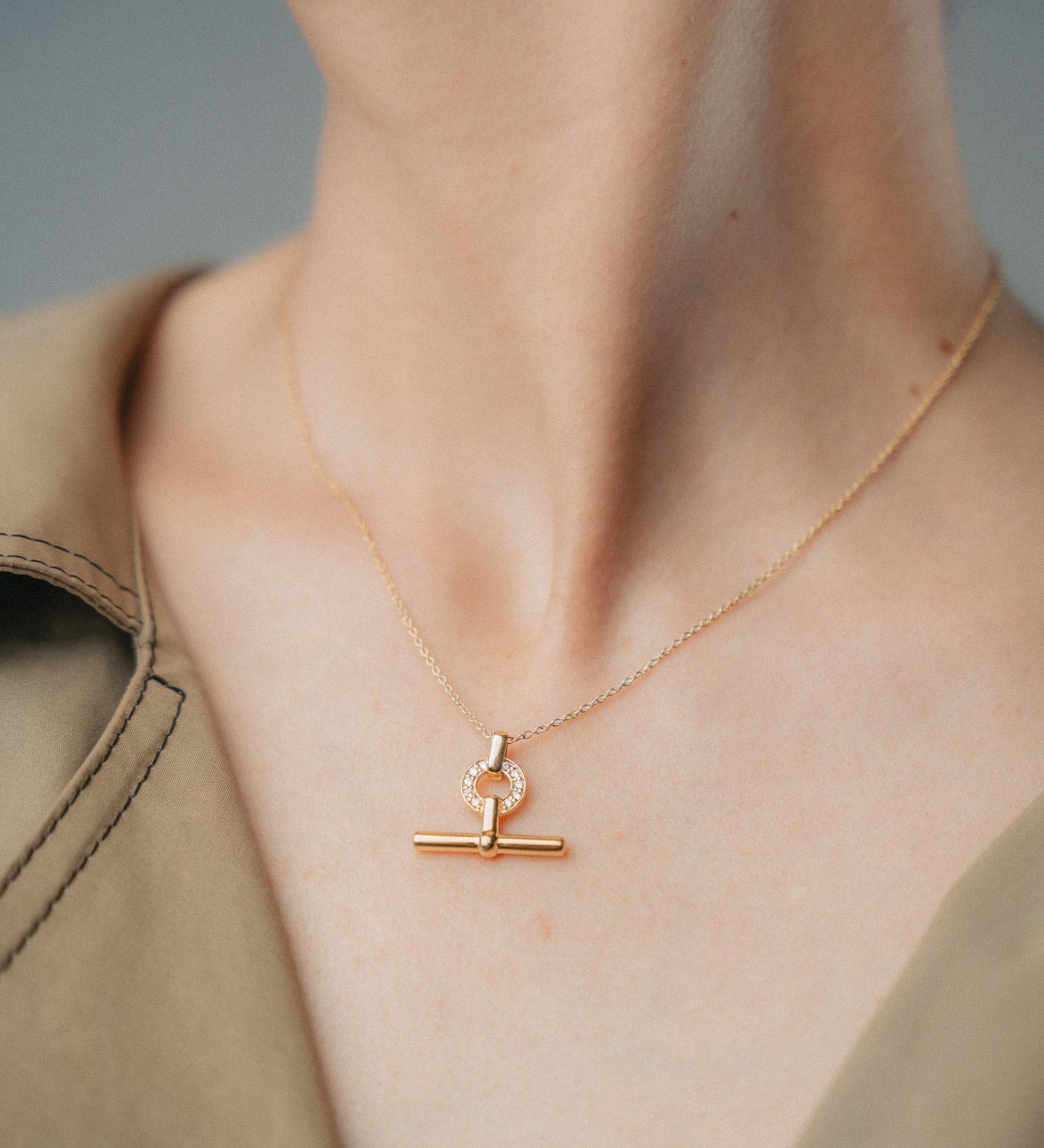 T-Bar and Diamond Pendant in 18kt Yellow Gold by MoMuse