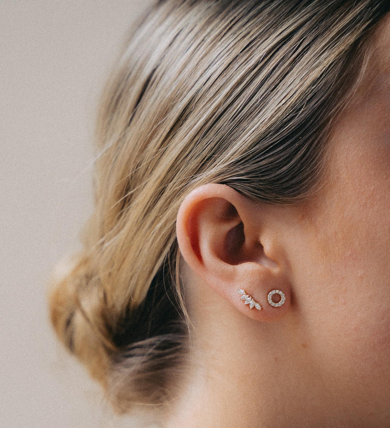 Tiara Diamond Stud Earrings with Marquise Cuts in 18kt Gold - Signature