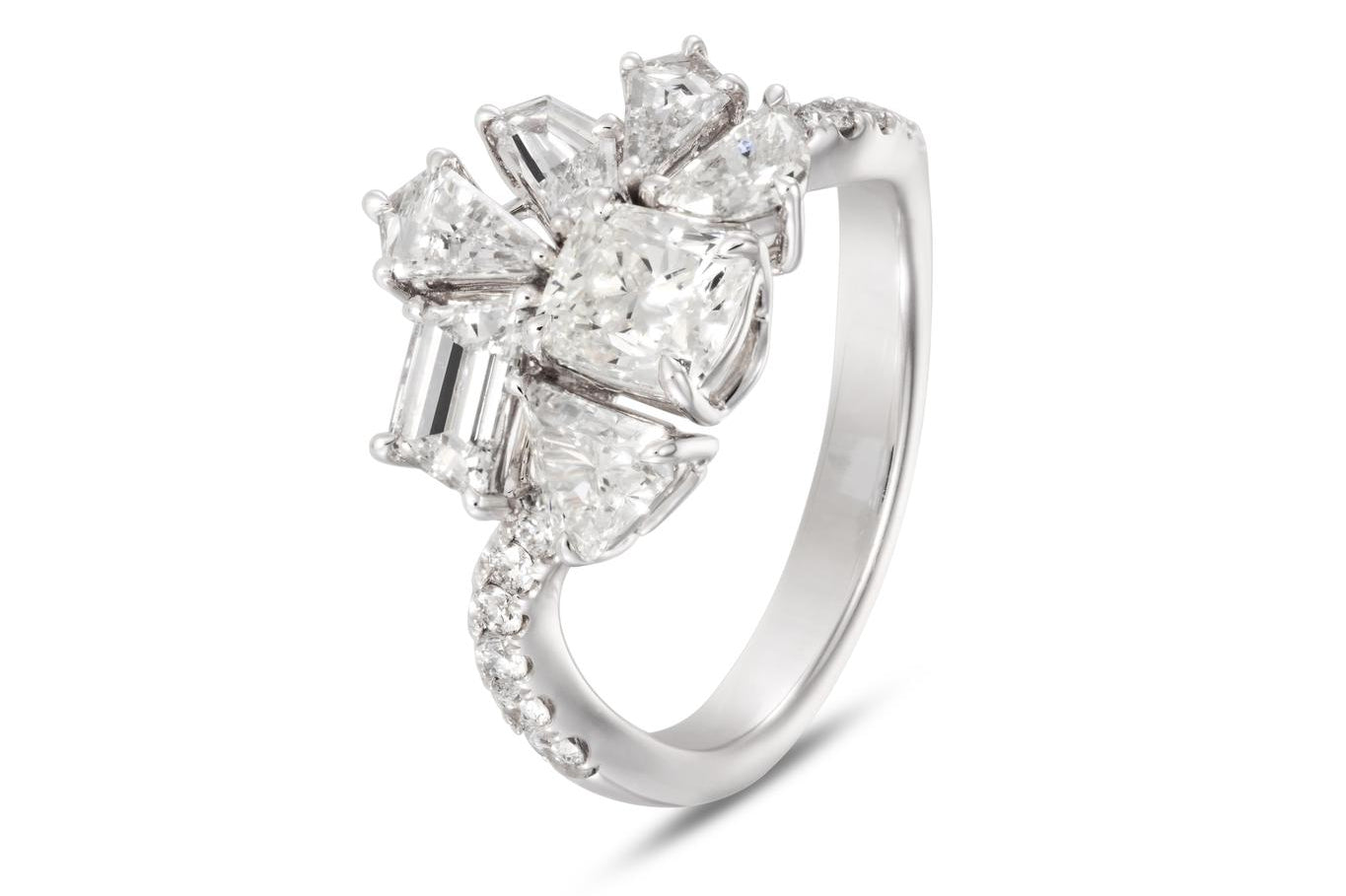 Mixed cut Cluster Diamond Ring in 18kt white gold