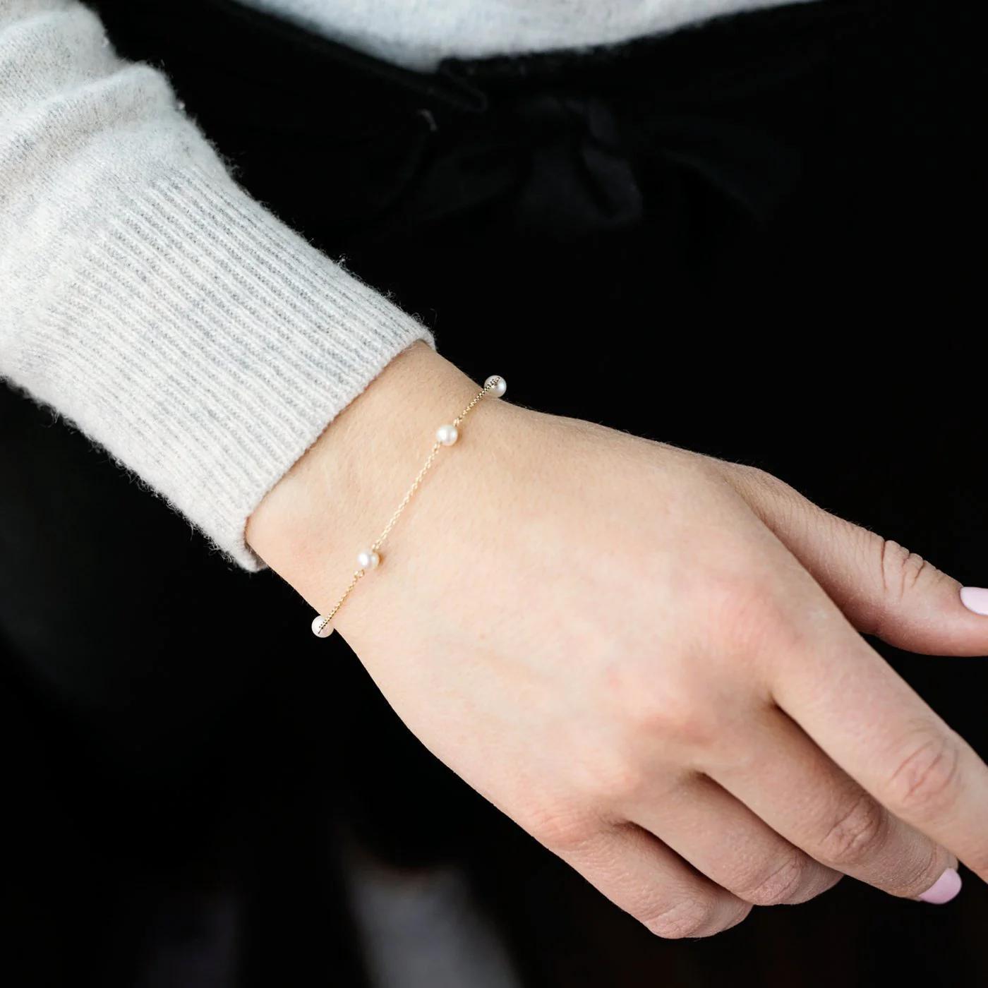 9kt Gold Five Pearl Bracelet