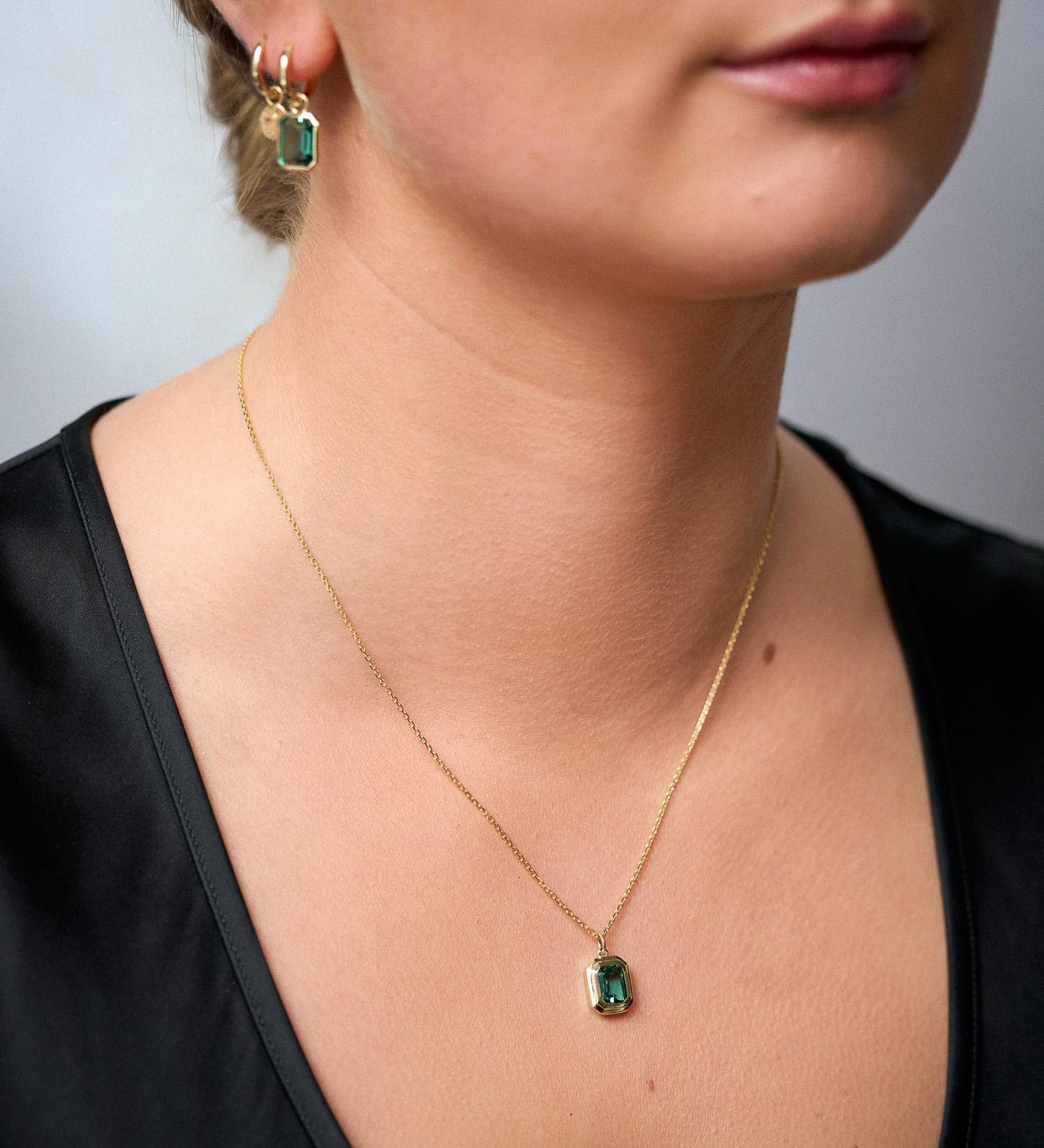9kt Gold Green Quartz Fancy Cut Drop Earrings