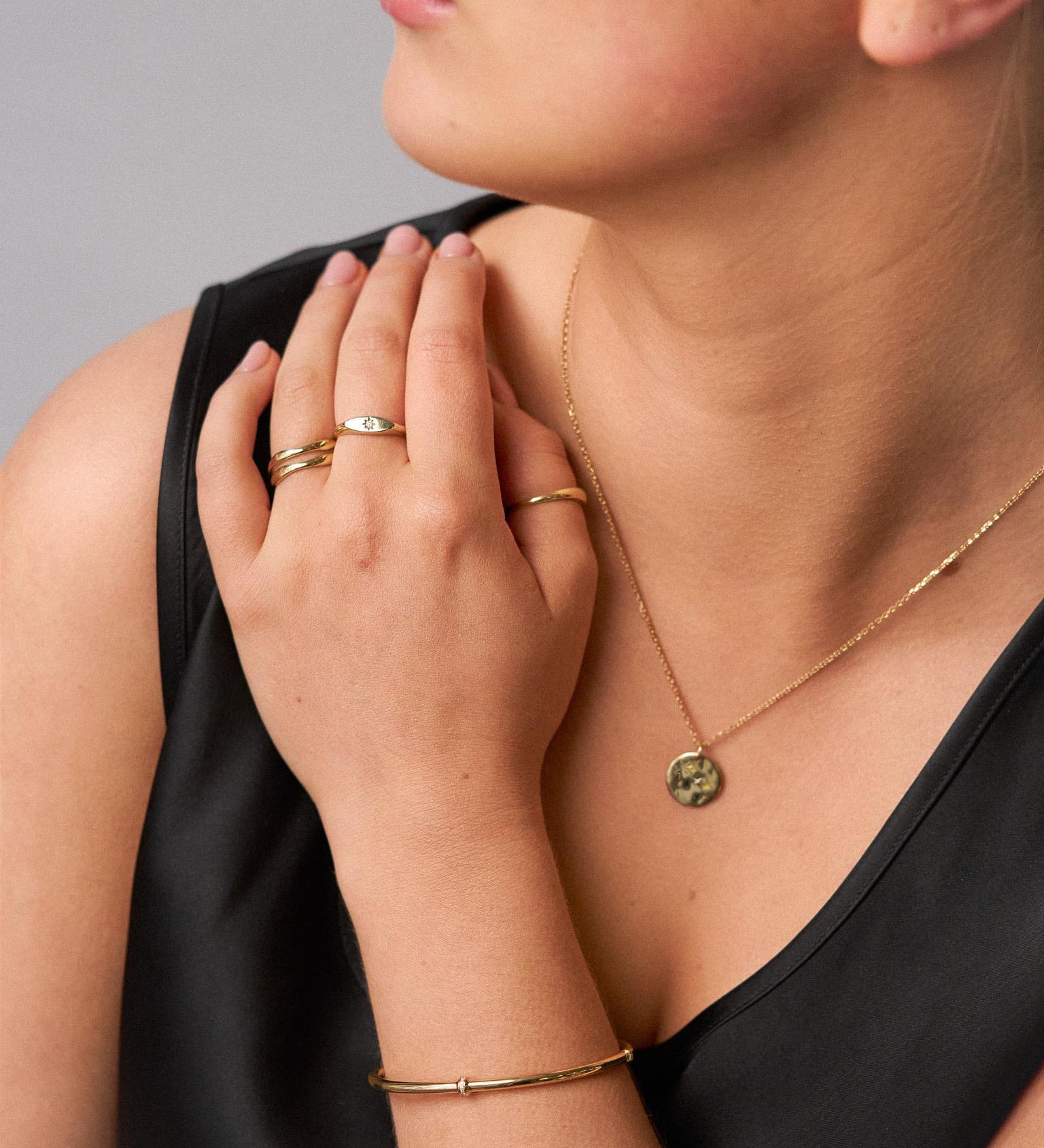 9kt Gold Hammered Disc Pendant - 14mm