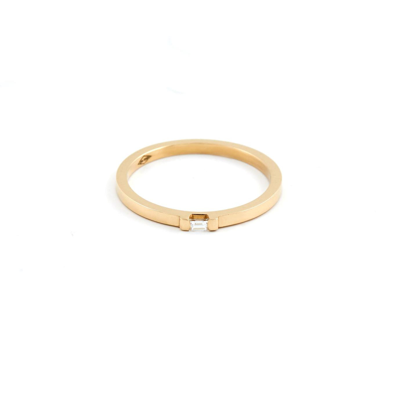 18kt Gold Single Baguette Diamond Ring