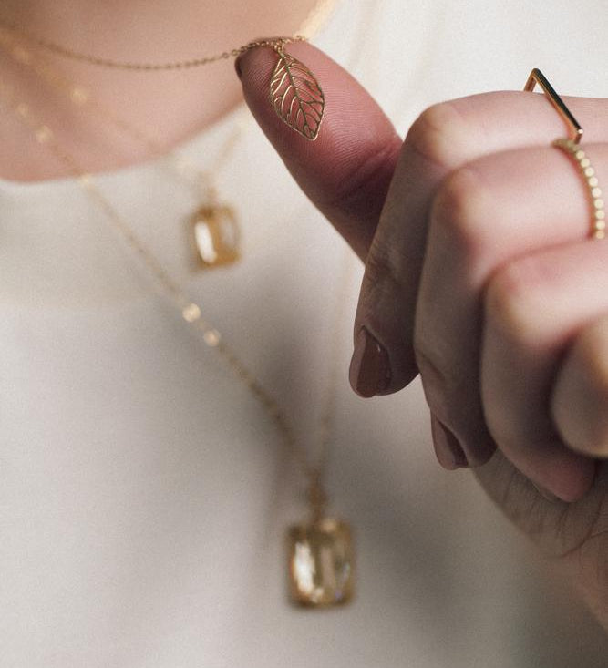 9kt Gold Leaf Pendant Necklace
