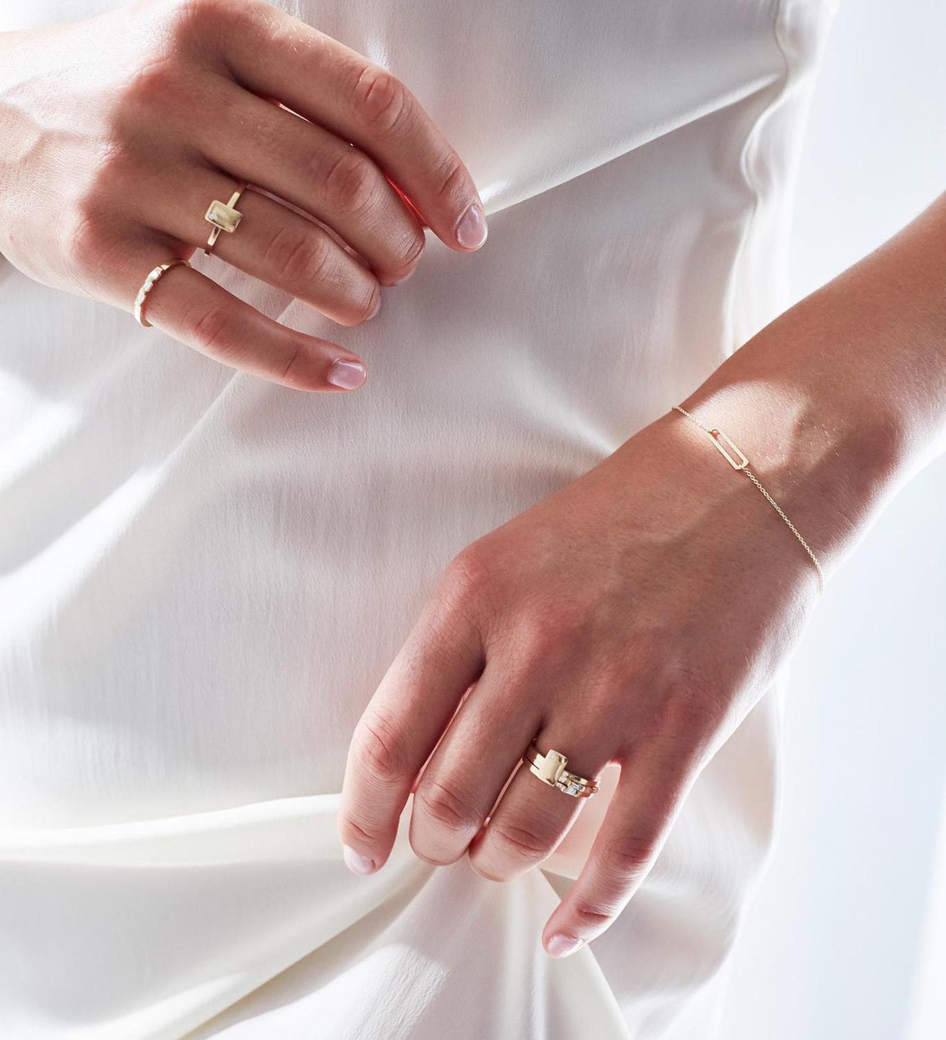 9kt Gold Open Rectangle Chain Bracelet